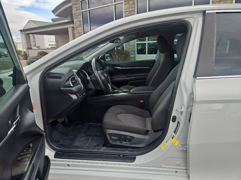 Used 2022 Toyota Camry LE image 11