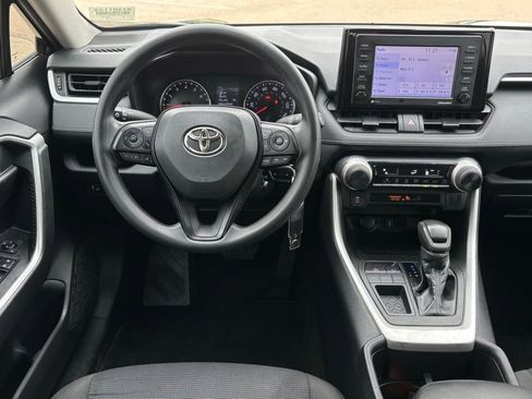 Used 2022 Toyota RAV4 LE image 10