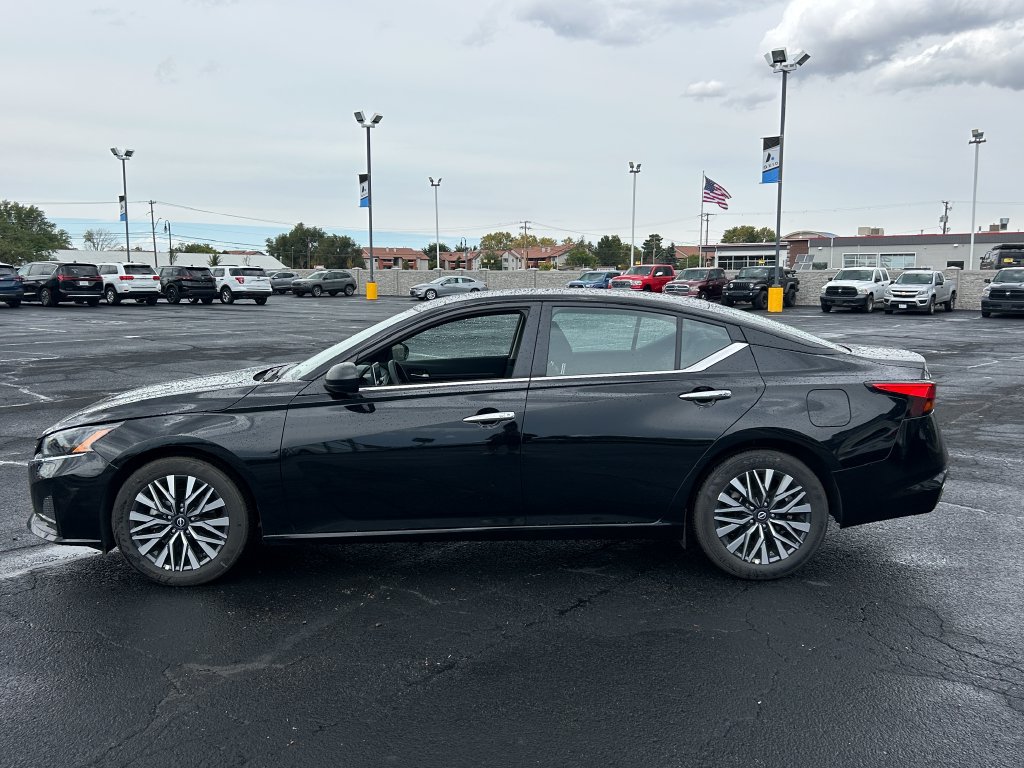 Used 2025 Nissan Altima 2.5 SV FWD image 6
