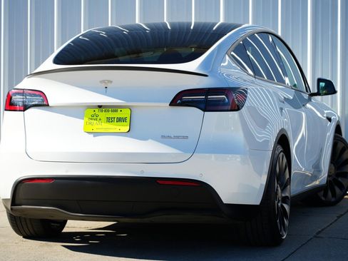Used 2022 Tesla Model Y Performance image 5