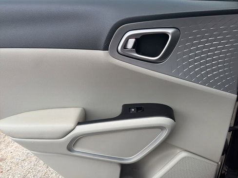 Used 2020 Kia Soul LX image 21