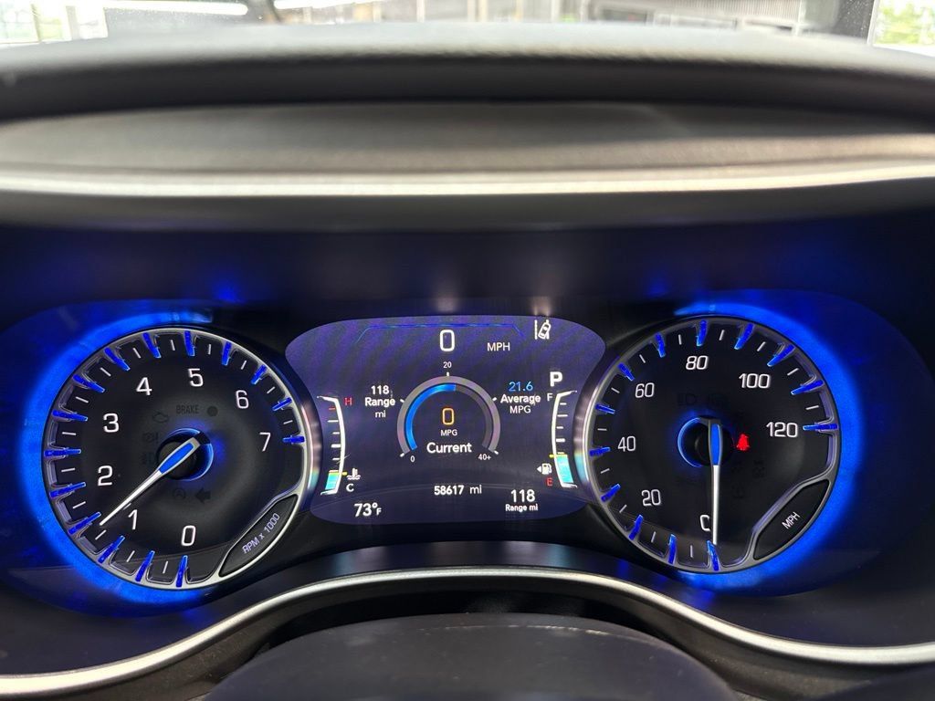 Used 2024 Chrysler Pacifica Touring-L FWD image 19