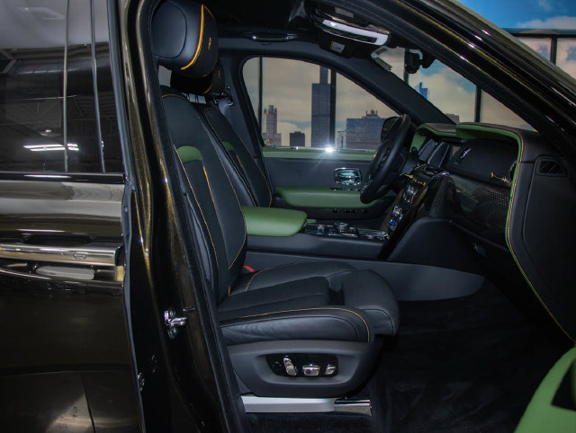Used 2023 Rolls-Royce Cullinan Black Badge w/ Driver's Package AWD/4WD image 27