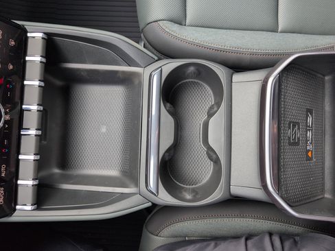 New 2026 GMC Terrain AT4 w/ LPO, Black Badging Package image 21