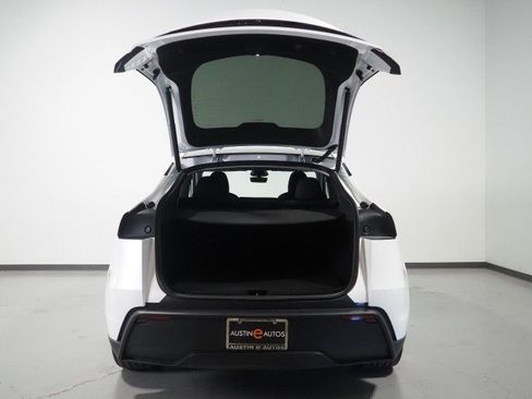 Used 2026 Tesla Model Y Long Range RWD image 48
