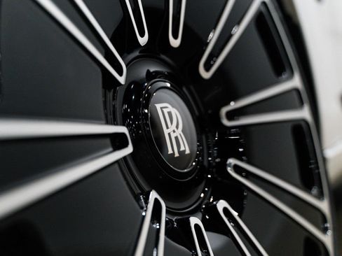 Used 2025 Rolls-Royce Cullinan Black Badge AWD/4WD image 2