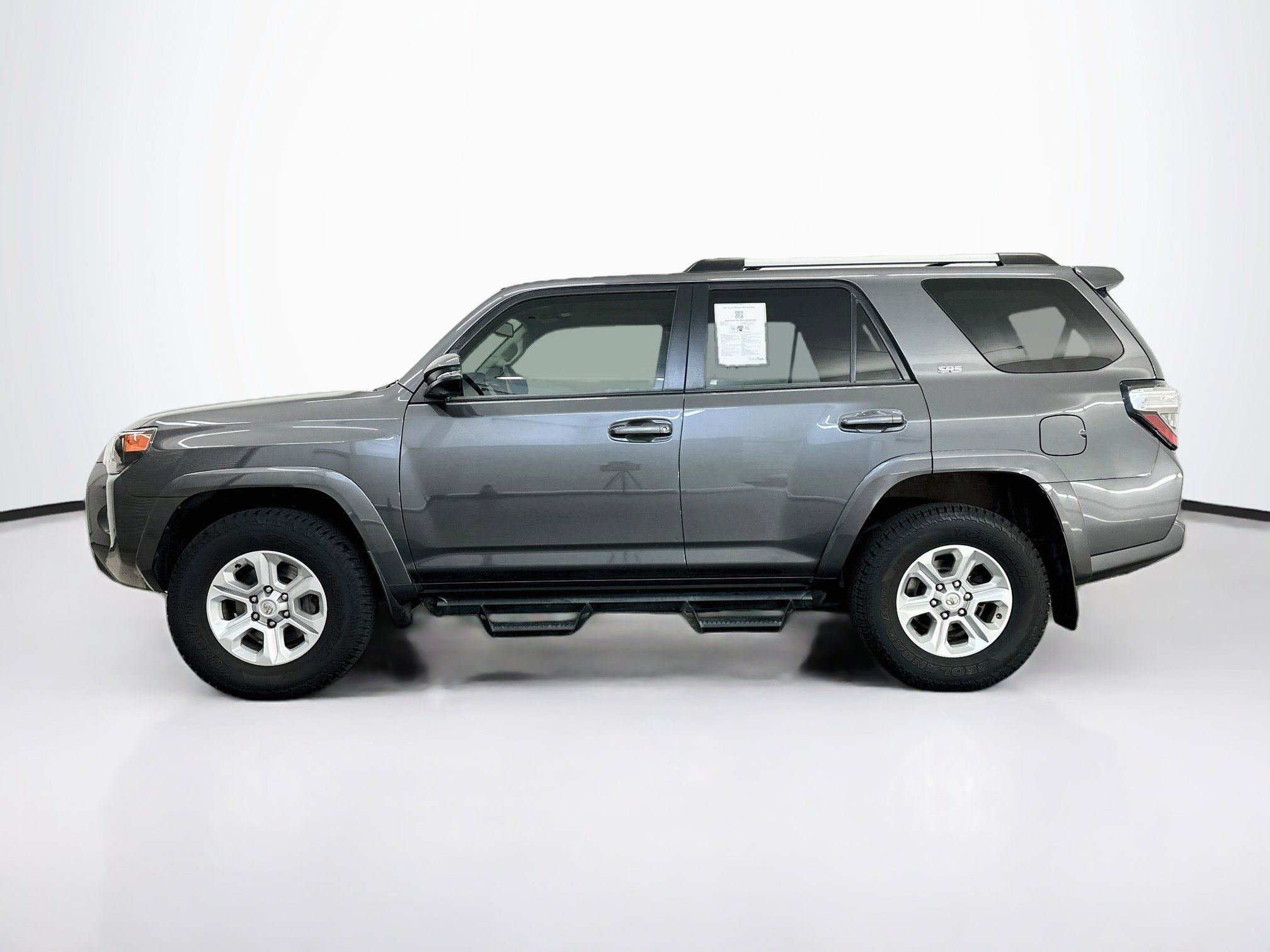 Used 2022 Toyota 4Runner SR5 Premium w/ Moonroof Package AWD/4WD image 4