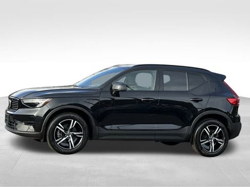 Used 2024 Volvo XC40 B5 Core image 9