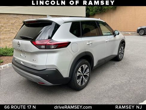 Used 2021 Nissan Rogue SV FWD image 4