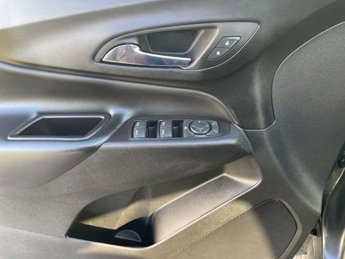 Used 2022 Chevrolet Equinox LT image 18