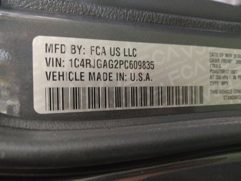 Used 2023 Jeep Grand Cherokee Laredo RWD image 33
