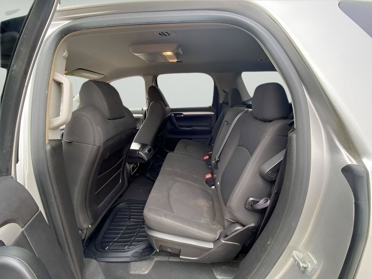 Used 2007 Saturn Outlook XE w/ Advanced Audio Pkg FWD image 32