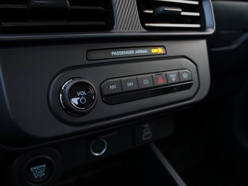 New 2025 Ford Maverick XLT w/ XLT Luxury Package image 8