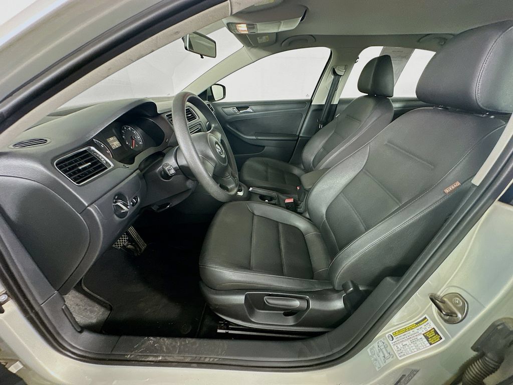 Used 2011 Volkswagen Jetta SE FWD image 22