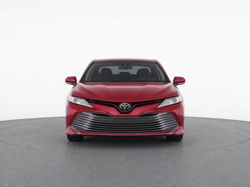 Used 2018 Toyota Camry XLE FWD image 7
