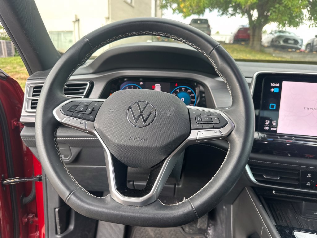 Used 2025 Volkswagen Atlas Cross Sport SE w/ Panoramic Sunroof Package FWD image 43