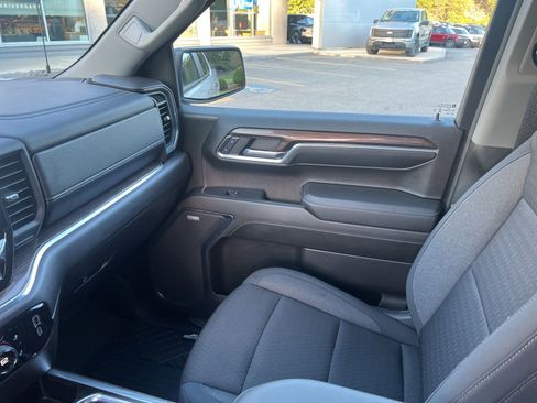 Used 2024 Chevrolet Silverado 1500 LT Trail Boss w/ Convenience Package II image 35