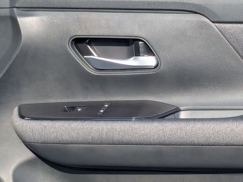 New 2025 Nissan Kicks SV w/ Charging Package FWD image 31