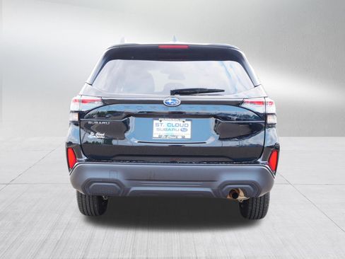 Used 2025 Subaru Forester Premium AWD/4WD image 6
