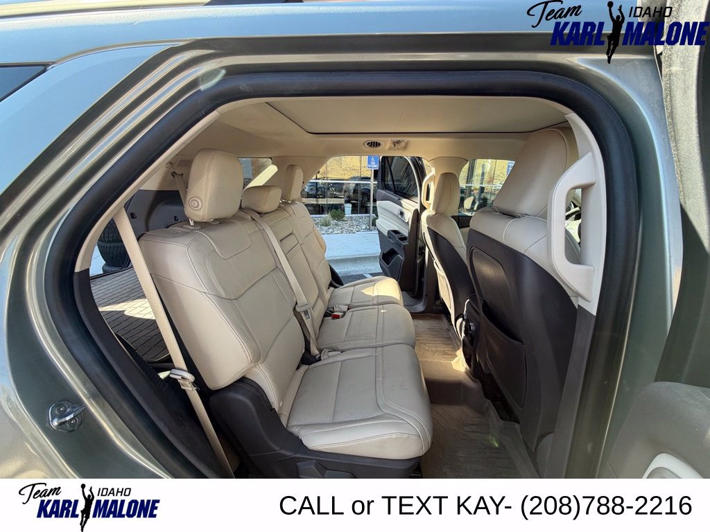 Used 2020 Ford Explorer Platinum w/ Premium Technology Package AWD/4WD image 11