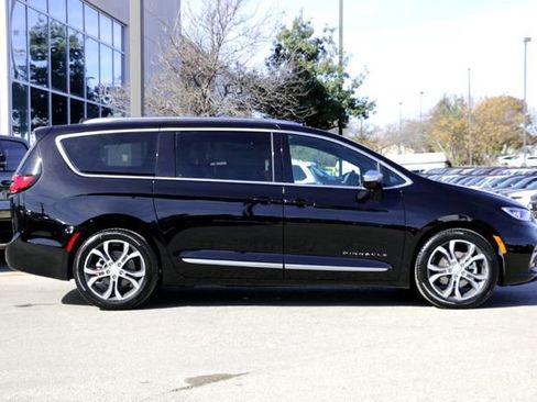New 2026 Chrysler Pacifica Pinnacle image 4