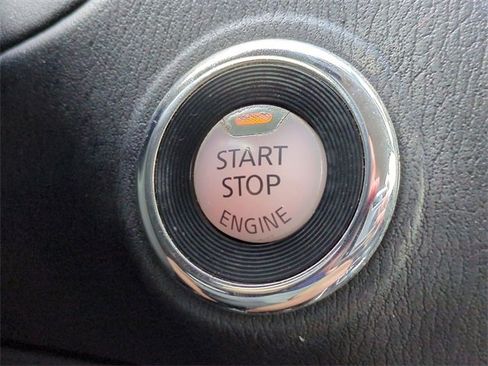 Used 2018 Nissan Pathfinder S image 26