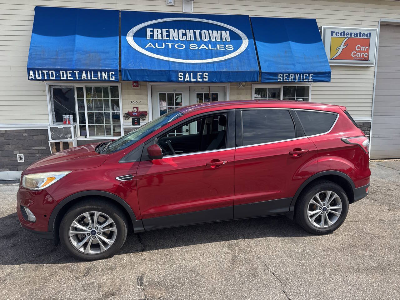 Used 2017 Ford Escape SE AWD/4WD image 3