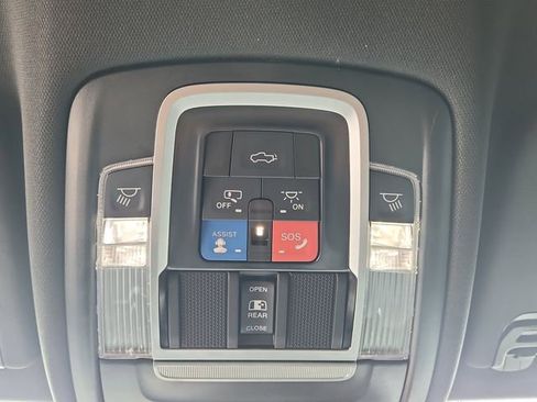 Used 2024 RAM 1500 Laramie AWD/4WD image 32