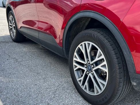 Used 2021 Ford Escape SEL image 5