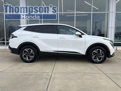 Used 2024 Kia Sportage LX image 2