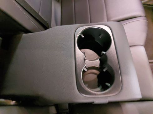 Used 2024 Mercedes-Benz GLE 450e 4MATIC image 12