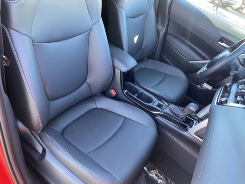 Used 2024 Toyota Corolla Cross XLE image 8