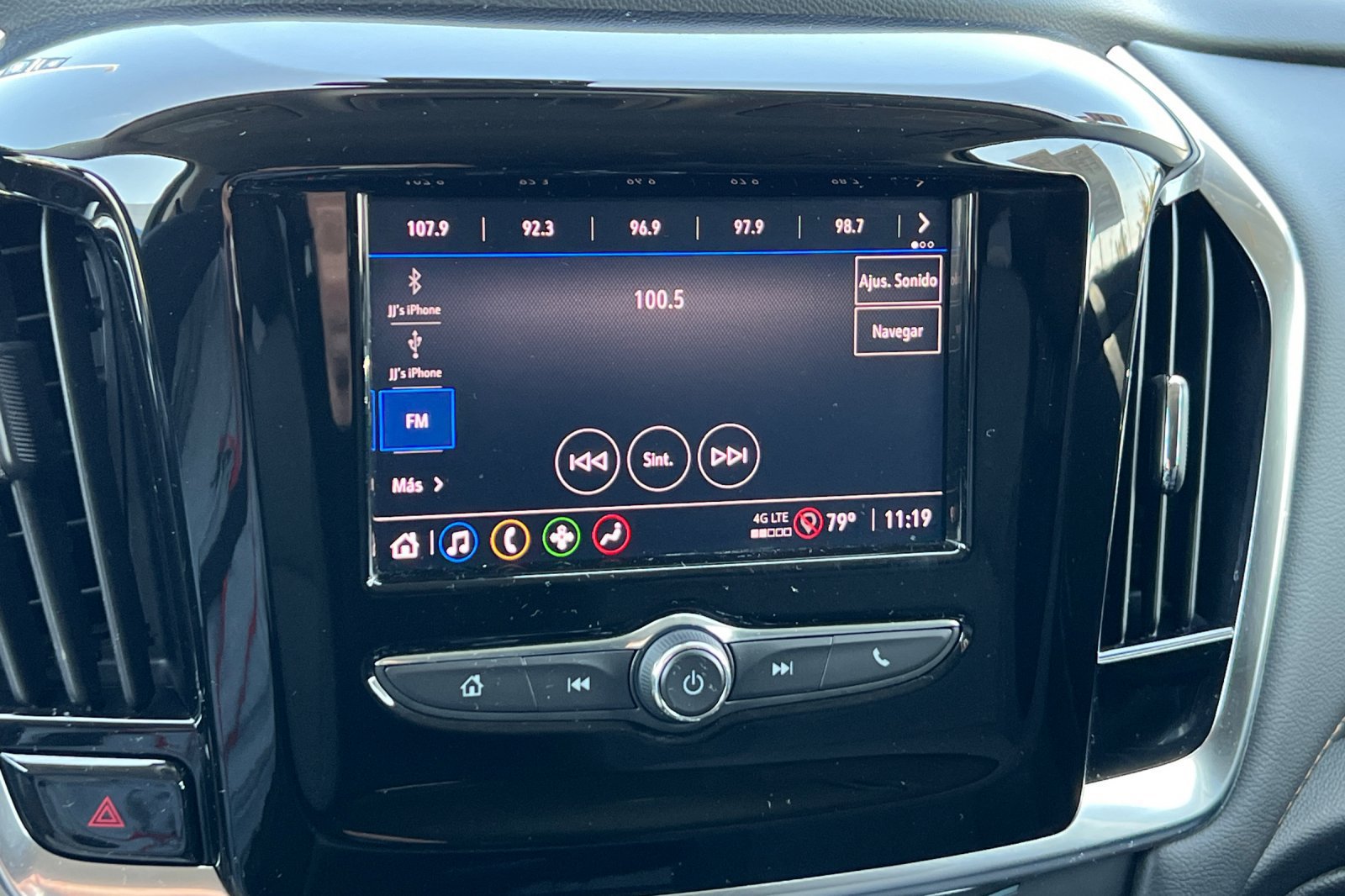 Used 2021 Chevrolet Traverse LS AWD/4WD image 26