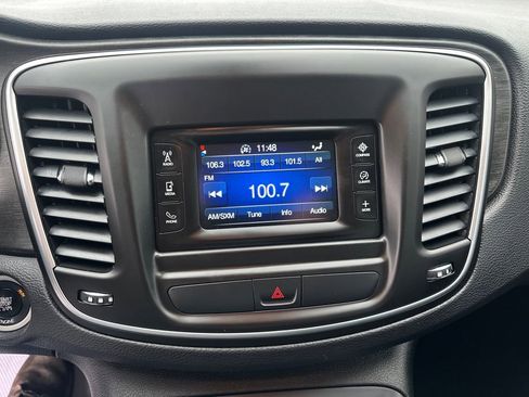 Used 2015 Chrysler 200 Limited w/ Convenience Group image 19