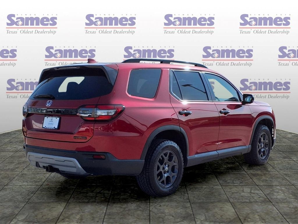 Certified 2025 Honda Pilot TrailSport image 7