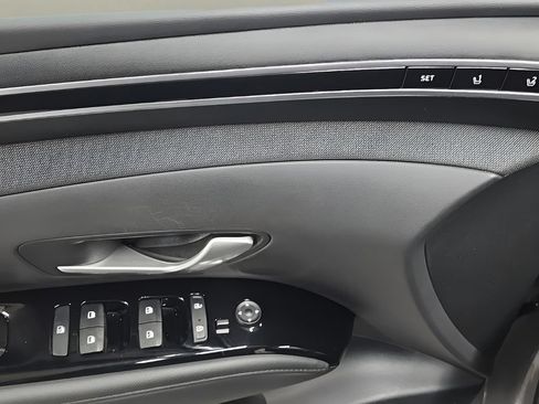 Certified 2024 Hyundai Tucson Limited AWD/4WD image 11