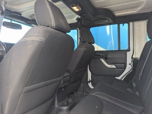 Used 2014 Jeep Wrangler Unlimited Rubicon w/ Connectivity Group image 27