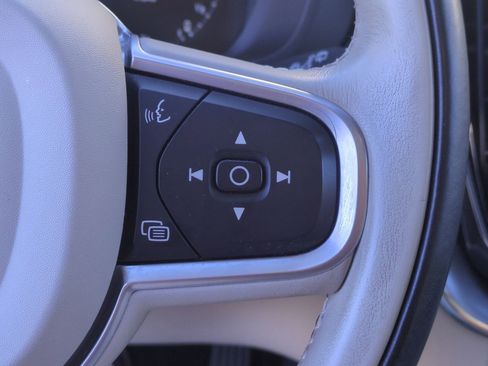 Used 2020 Volvo XC60 T8 Momentum image 21