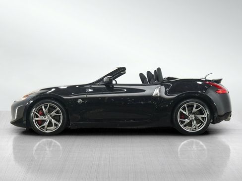 Used 2014 Nissan 370Z Touring w/ Sport Package RWD image 3