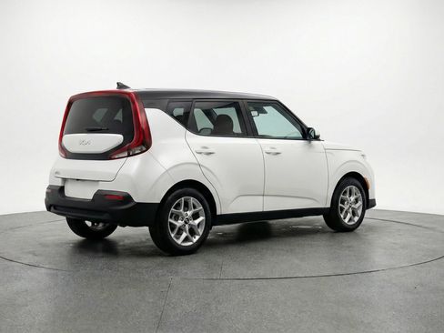 Used 2025 Kia Soul LX w/ LX Technology Package FWD image 9