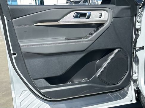New 2026 Ford Explorer Active RWD image 36
