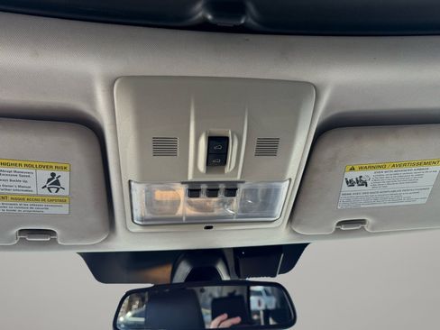 Used 2016 Land Rover LR4 HSE image 17