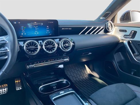 Used 2024 Mercedes-Benz CLA 35 AMG 4MATIC image 21