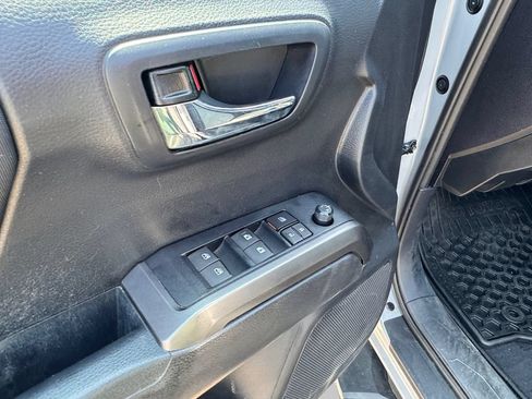Used 2021 Toyota Tacoma TRD Sport AWD/4WD image 19