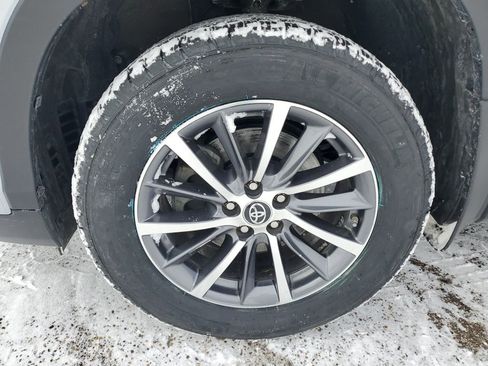 Used 2019 Toyota Highlander SE image 34