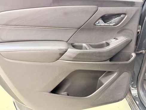 Used 2020 Chevrolet Traverse LT FWD image 18