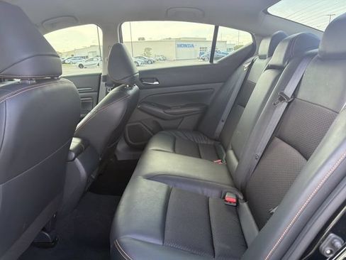 Used 2022 Nissan Altima 2.5 SR FWD image 12