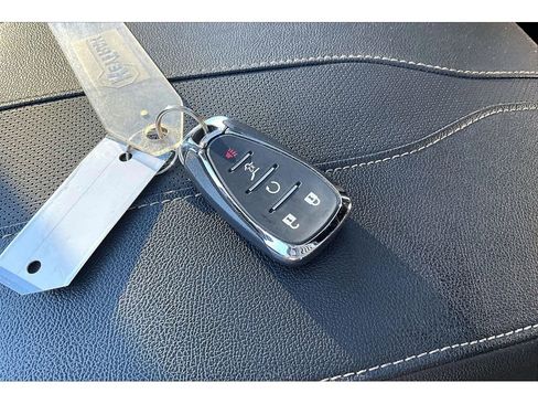 Used 2023 Chevrolet Traverse Premier image 12