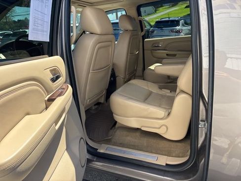 Used 2014 Cadillac Escalade ESV Premium AWD/4WD image 17