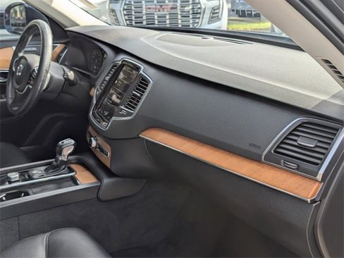 Used 2022 Volvo XC90 T5 Momentum w/ Climate Package image 14